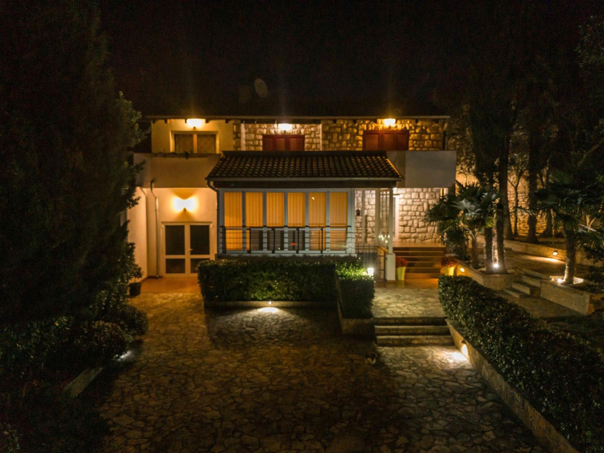 Vila Regi 메덜린 외부 사진